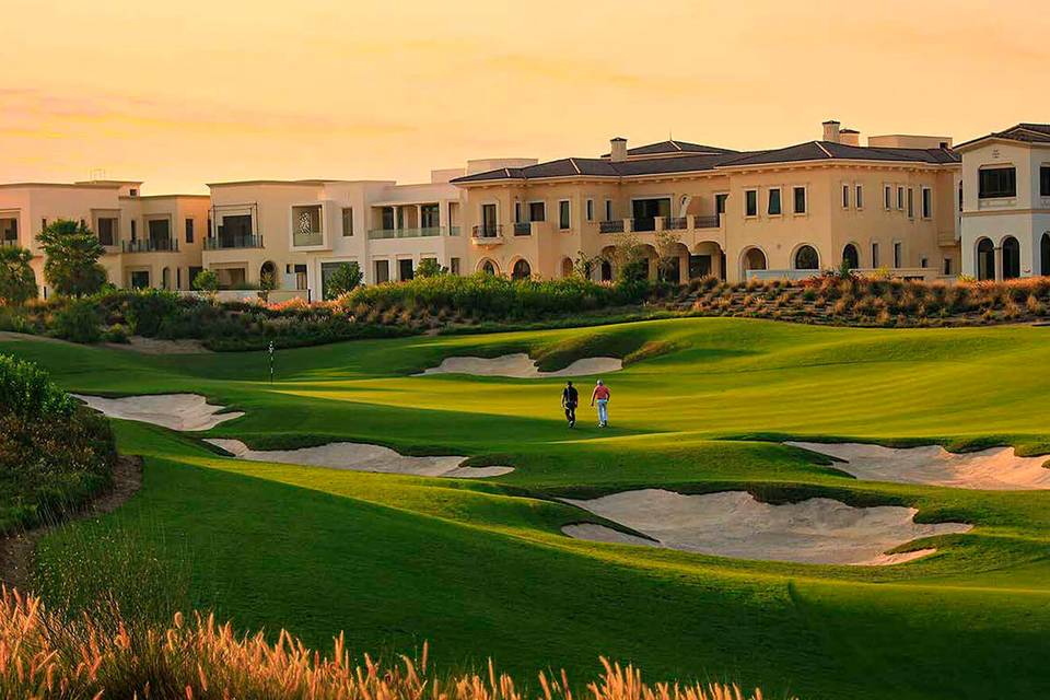 450 м до Dubai Hills Golf Club
